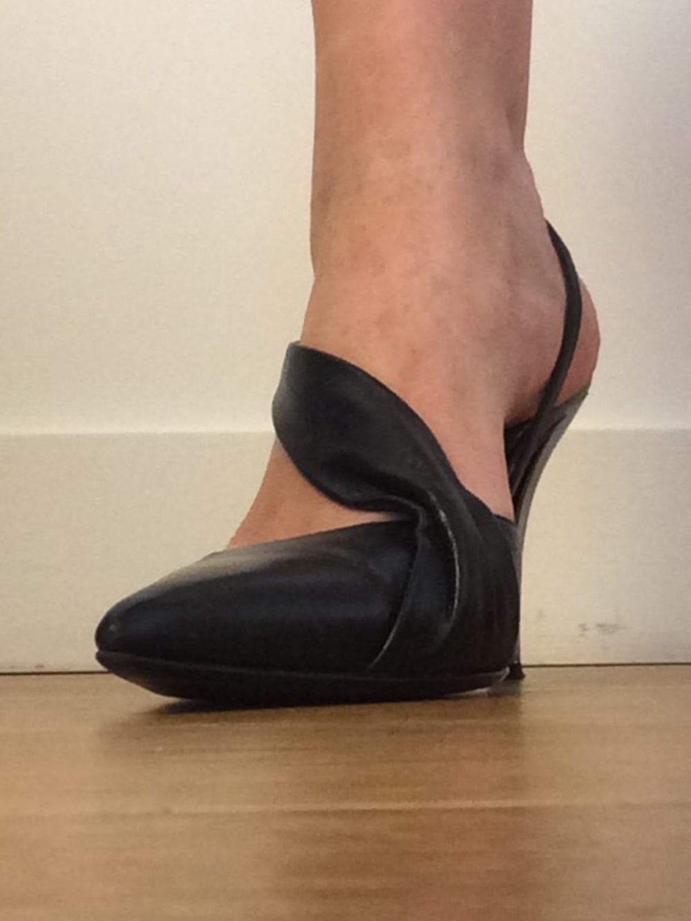 J. Renee Heel with a twist front slingback Euro size 40 fair condition
